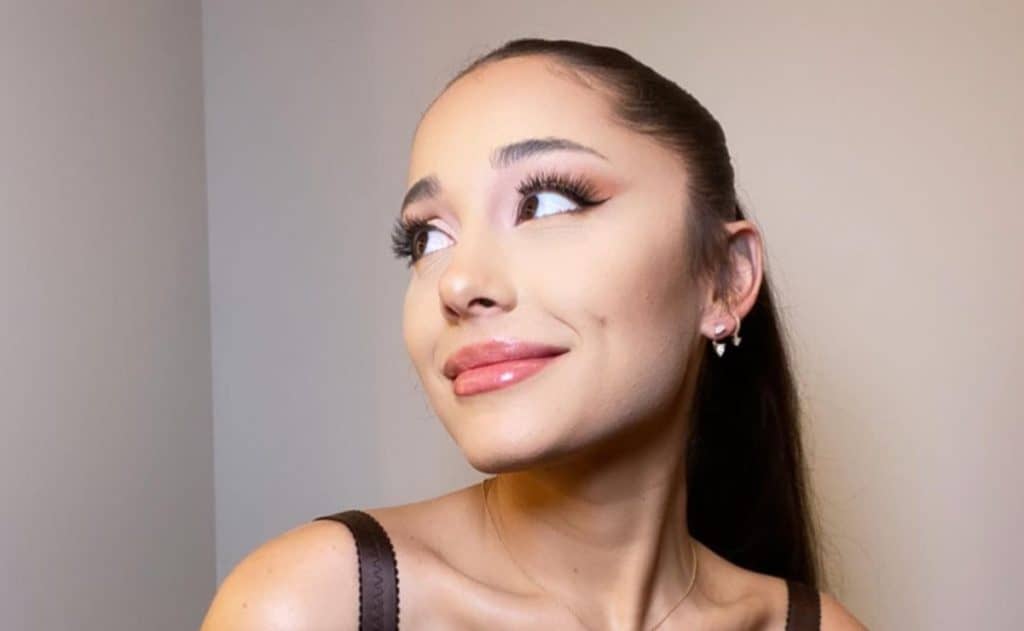 ariana grande FEMALE CELEBRITIES WHO WEAR WIGS AND EXTENSIONS